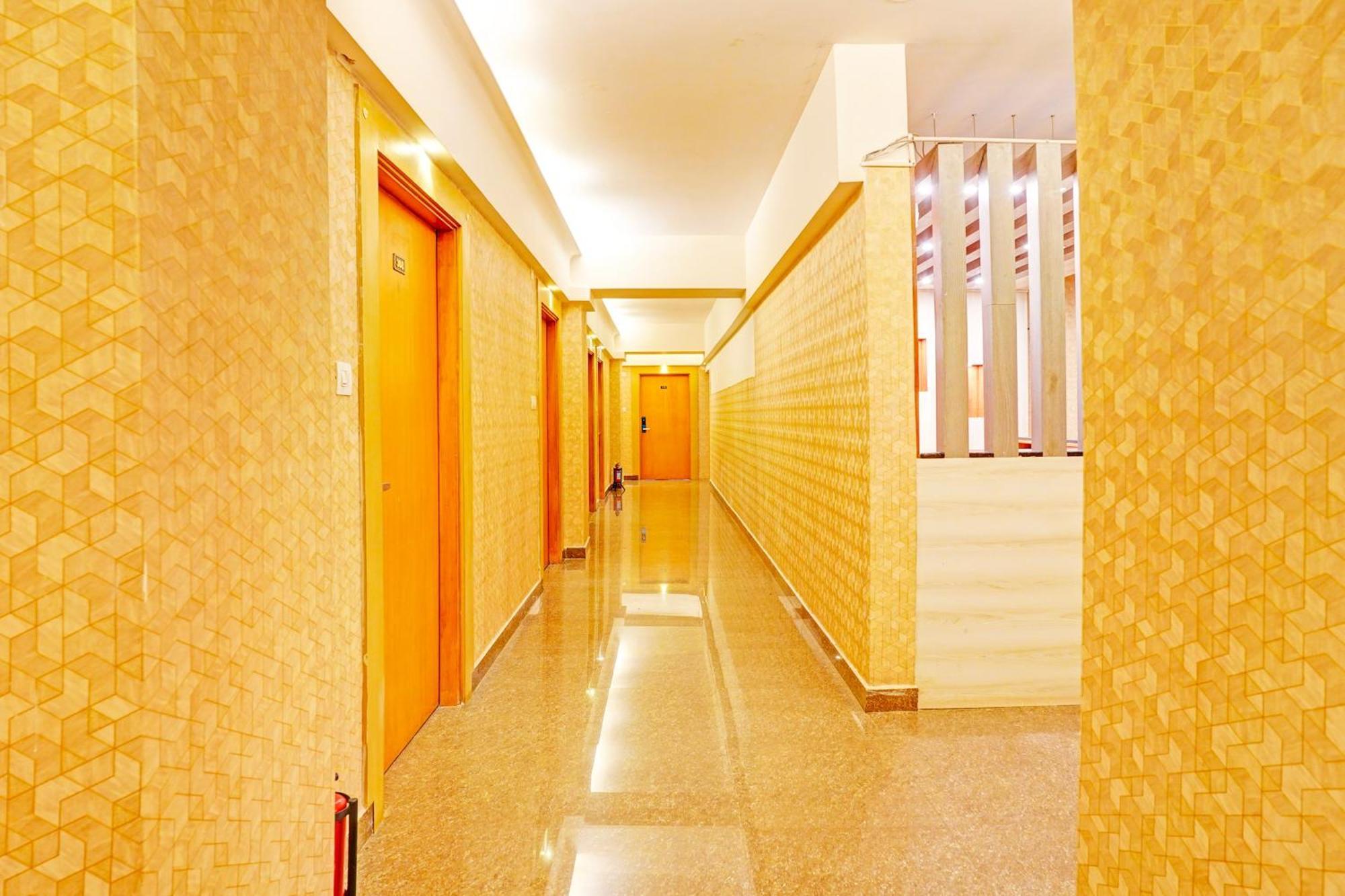 Super Townhouse Oak Electronic City Formerly Hotel Trubell Kammasandra Esterno foto